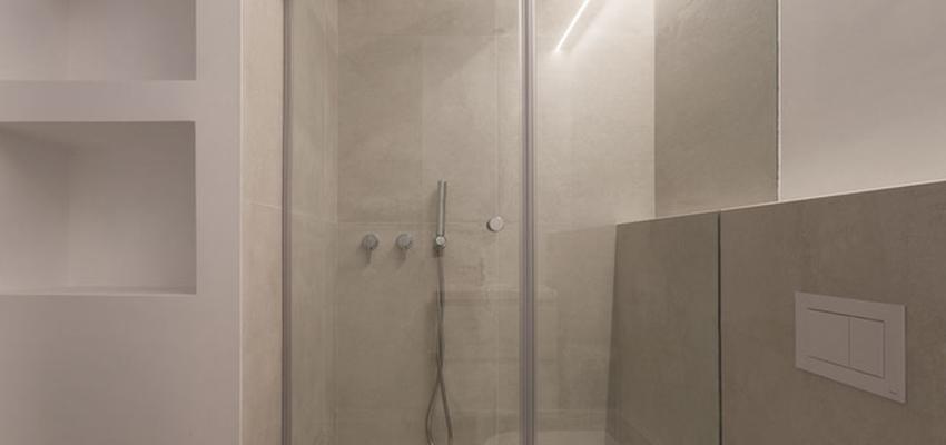 Baño Estilo moderno Color marron, blanco, gris  diseñado por acertus | Gremio | Copyright acertus