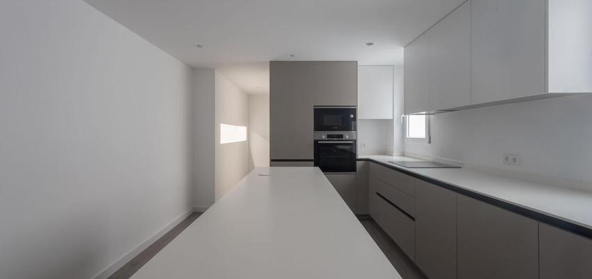 Cocina Estilo moderno Color beige, marron, blanco  diseñado por acertus | Gremio | Copyright acertus