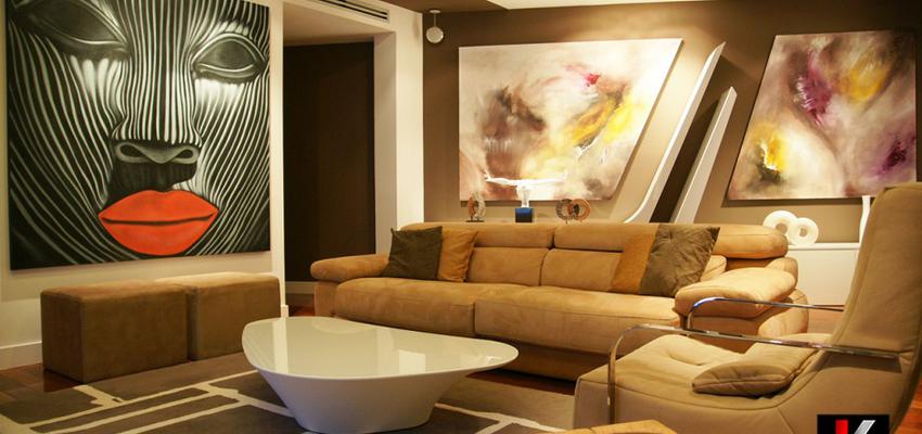 Sala de la TV, Sala de musica style moderno color marron, beige, marron, beige, marron, blanco  diseñado por JK-INTERIORES | Interiorista | Copyright soy el propietario