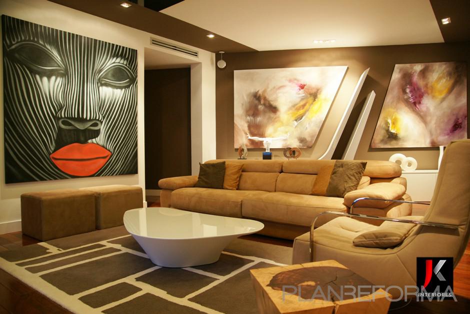 Sala de la TV, Sala de musica style moderno color marron, beige, marron, beige, marron, blanco  diseñado por JK-INTERIORES | Interiorista | Copyright soy el propietario