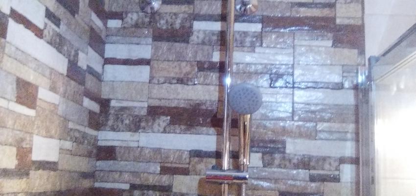 Baño Estilo clasico Color marron, marron, gris  diseñado por BRISTOL WOLKERS S.L. | Gremio | Copyright bristol s l