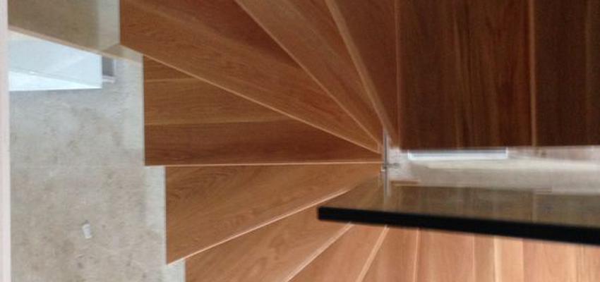 Escalera style rustico color ocre, marron  diseñado por Maskemodulo | Gremio | Copyright MASKEMODULO