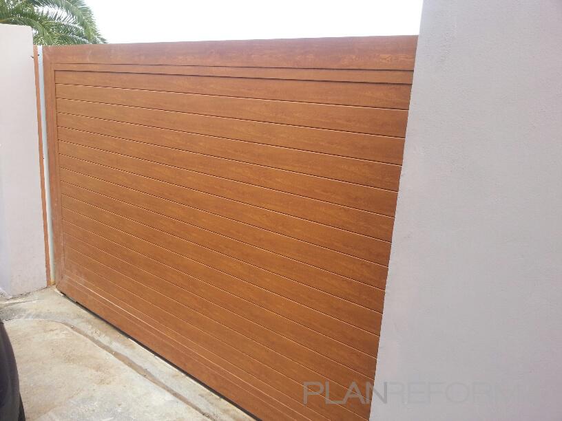 Garaje style rustico color marron, blanco, gris  diseñado por Maskemodulo | Gremio | Copyright MASKEMODULO