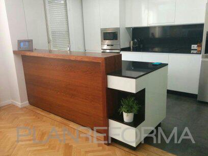 Cocina Estilo moderno Color marron, blanco, gris, negro  diseñado por Jorge Ciboure | Arquitecto 