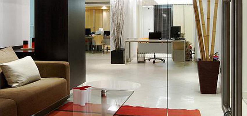 Oficina style contemporaneo color rojo, ocre, marron, marron, blanco, negro  diseñado por isabel ortiz  | Interiorista | Copyright iortiz.interiorista