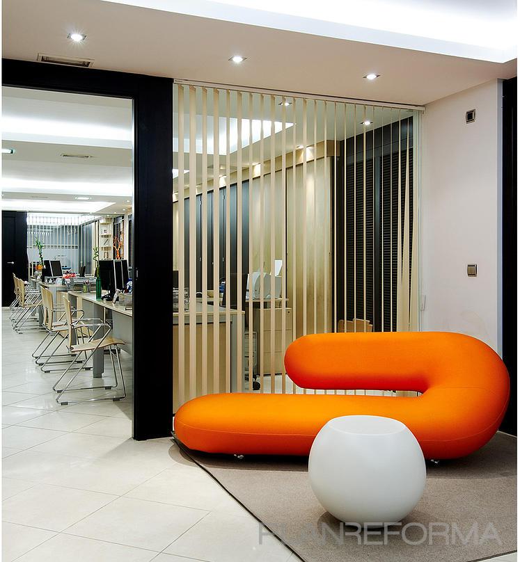 Oficina style contemporaneo color ocre, beige, beige, blanco, negro  diseñado por isabel ortiz  | Interiorista | Copyright iortiz. interiorista