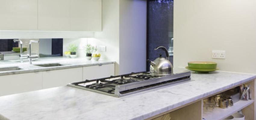 Comedor, Cocina, Loft Estilo moderno Color beige, blanco, gris, negro  diseñado por Isidro Rodriguez | Arquitecto 