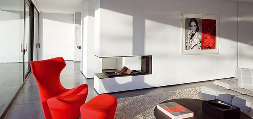 Salon style moderno color rojo, blanco, negro  diseñado por ARQUIMADER construcción en madera | Arquitecto 