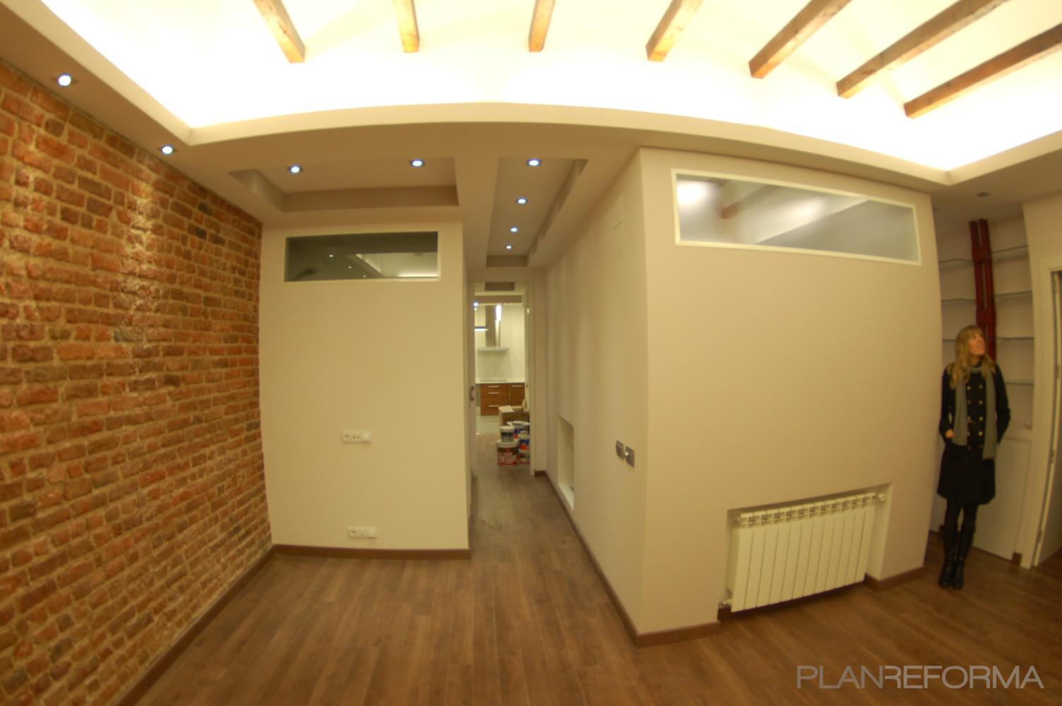 Salon, Loft Estilo vanguardista Color amarillo, marron, blanco  diseñado por GEODA ARQUITECTURA | Gremio 