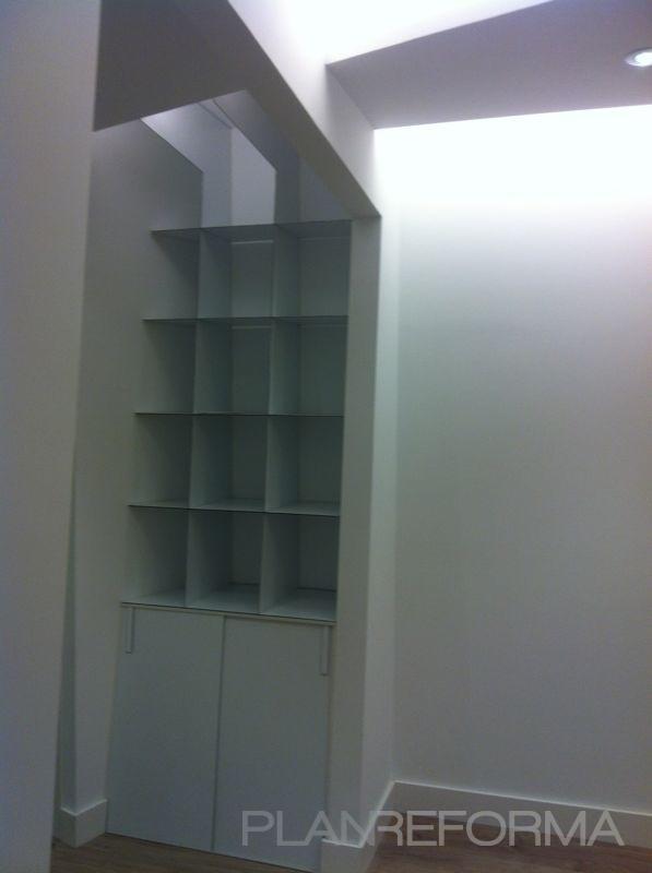 Vestibulo, Hotel Estilo contemporaneo Color marron, blanco  diseñado por GEODA ARQUITECTURA | Gremio 