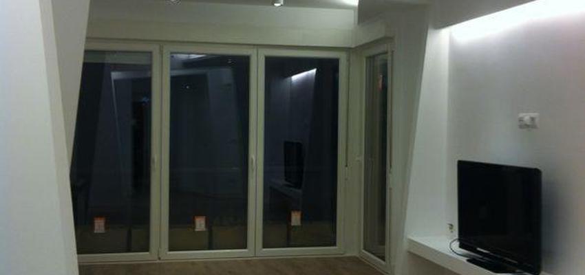 Sala de la TV, Salon Estilo moderno Color beige, marron, blanco  diseñado por GEODA ARQUITECTURA | Gremio 