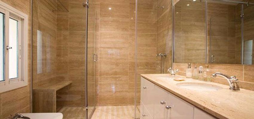 Baño Estilo clasico Color beige, blanco  diseñado por GEODA ARQUITECTURA | Gremio 