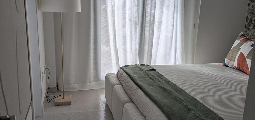 Dormitorio Estilo moderno Color gris  diseñado por ATREA VESTA | Reformista, constructor 