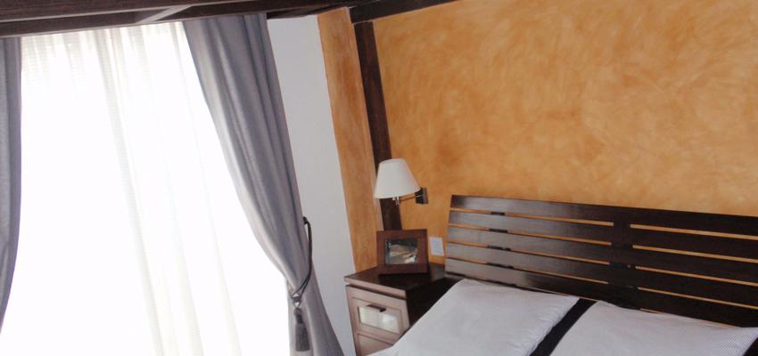 Dormitorio style tradicional color marron, marron, blanco  diseñado por Interdeco | Arquitecto Técnico | Copyright interdeco