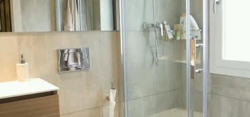 Baño Estilo clasico Color beige, marron, gris  diseñado por galasis | Gremio 