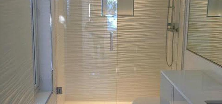 Baño Estilo clasico Color beige, gris, plateado  diseñado por galasis | Gremio 