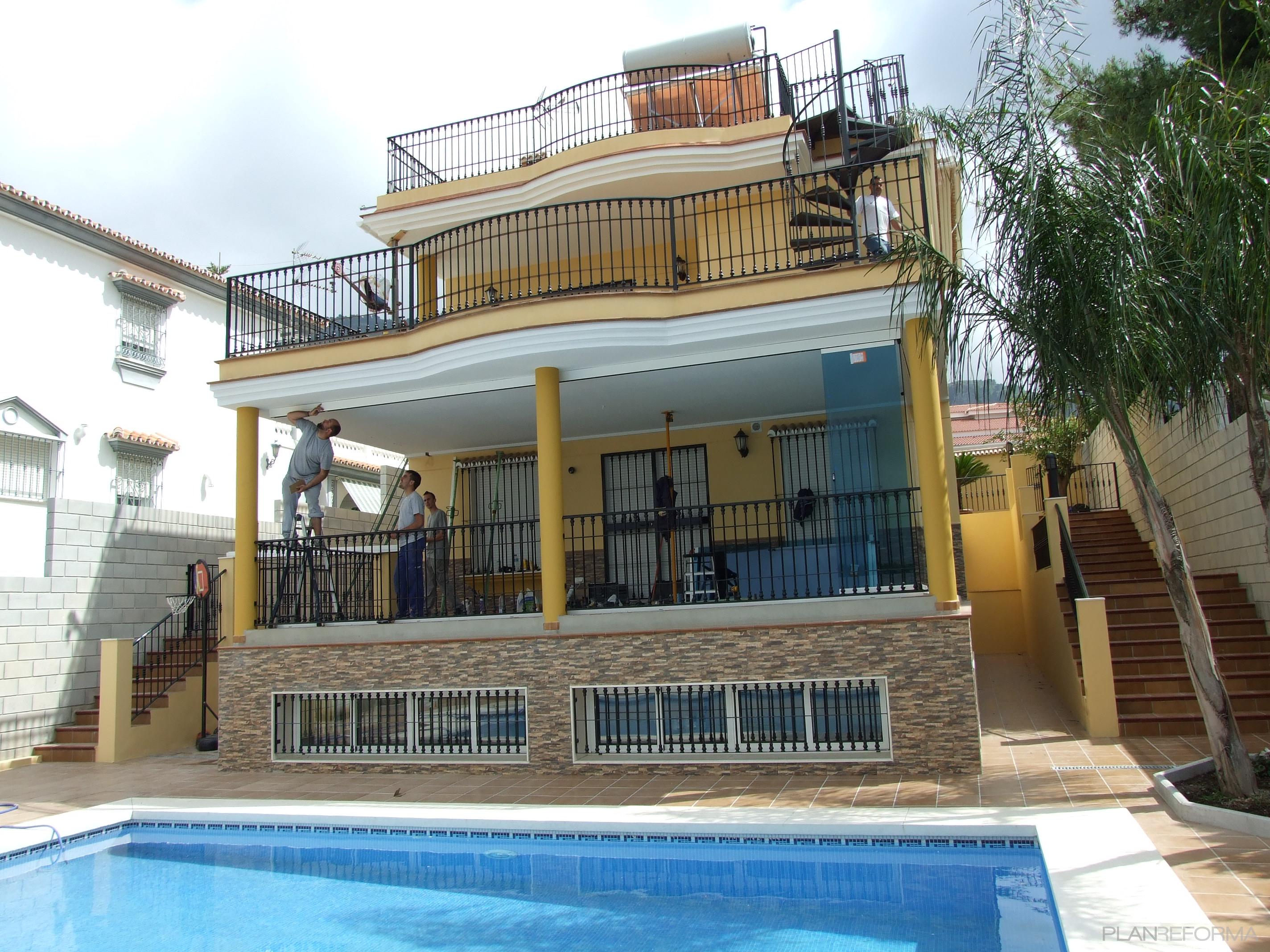 Exterior Estilo clasico Color amarillo, turquesa, blanco  diseñado por CREACIONES ANDALUCIA SIGLO XXI, S.L.U | Gremio 
