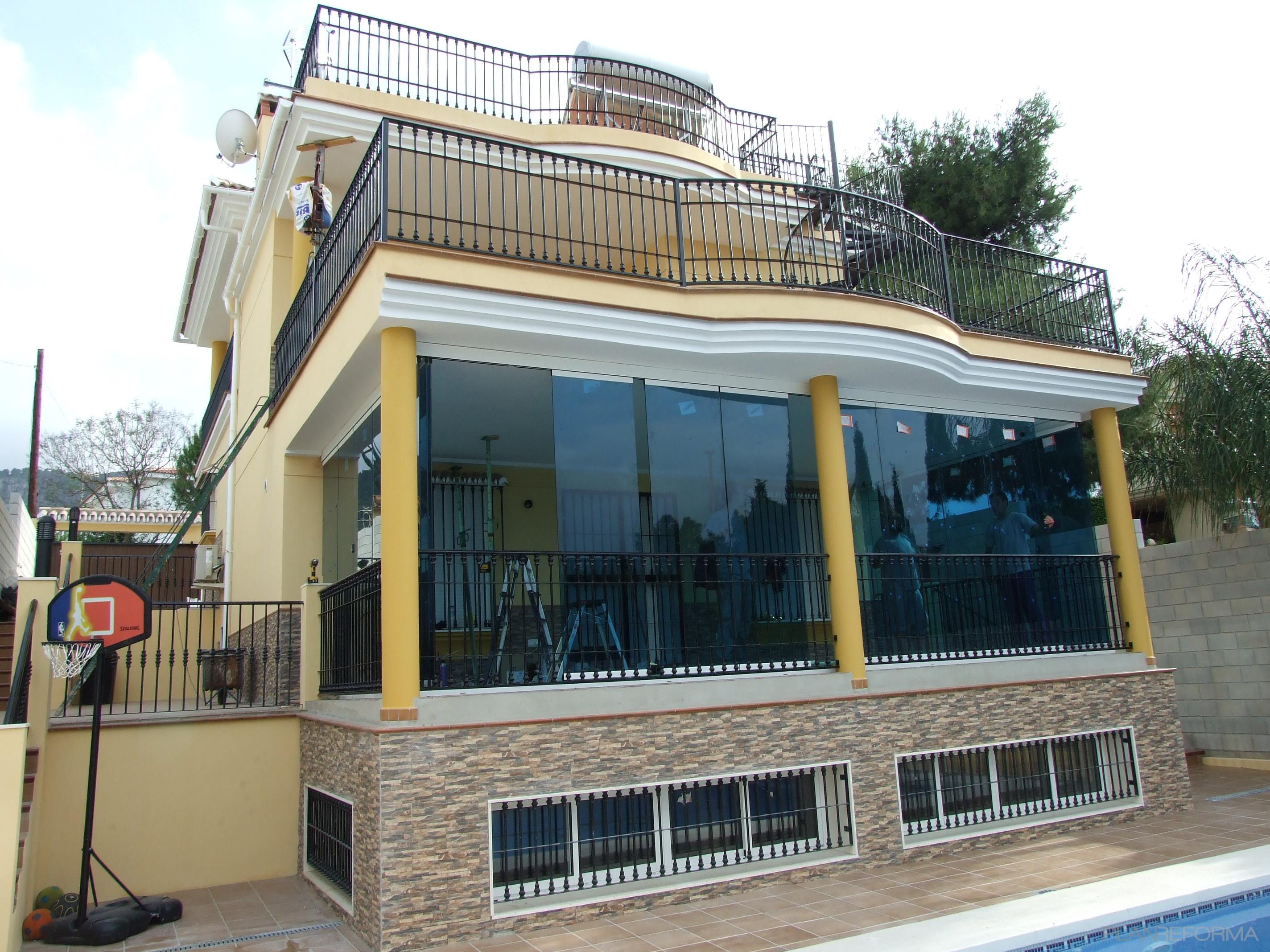 Terraza, Exterior Estilo clasico Color marron, amarillo, turquesa  diseñado por CREACIONES ANDALUCIA SIGLO XXI, S.L.U | Gremio 