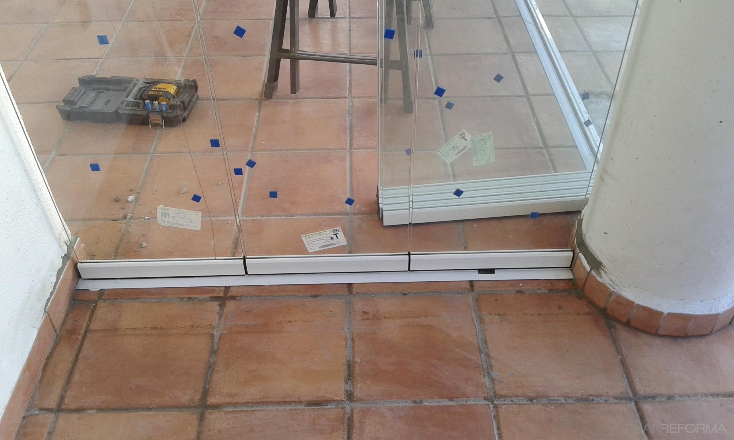 Terraza, Exterior Estilo clasico Color marron, blanco, negro  diseñado por CREACIONES ANDALUCIA SIGLO XXI, S.L.U | Gremio 