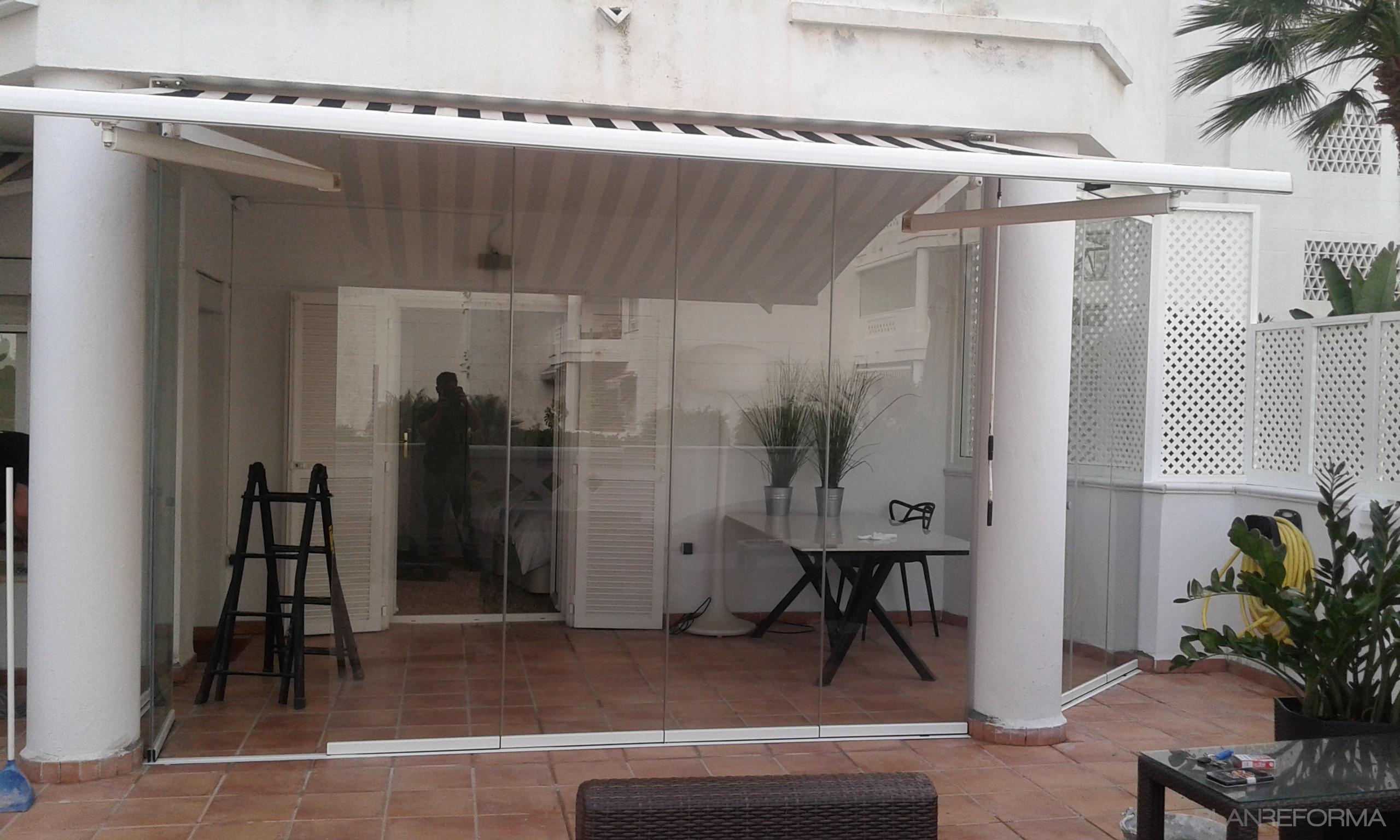 Terraza, Exterior Estilo clasico Color marron, blanco, negro  diseñado por CREACIONES ANDALUCIA SIGLO XXI, S.L.U | Gremio 