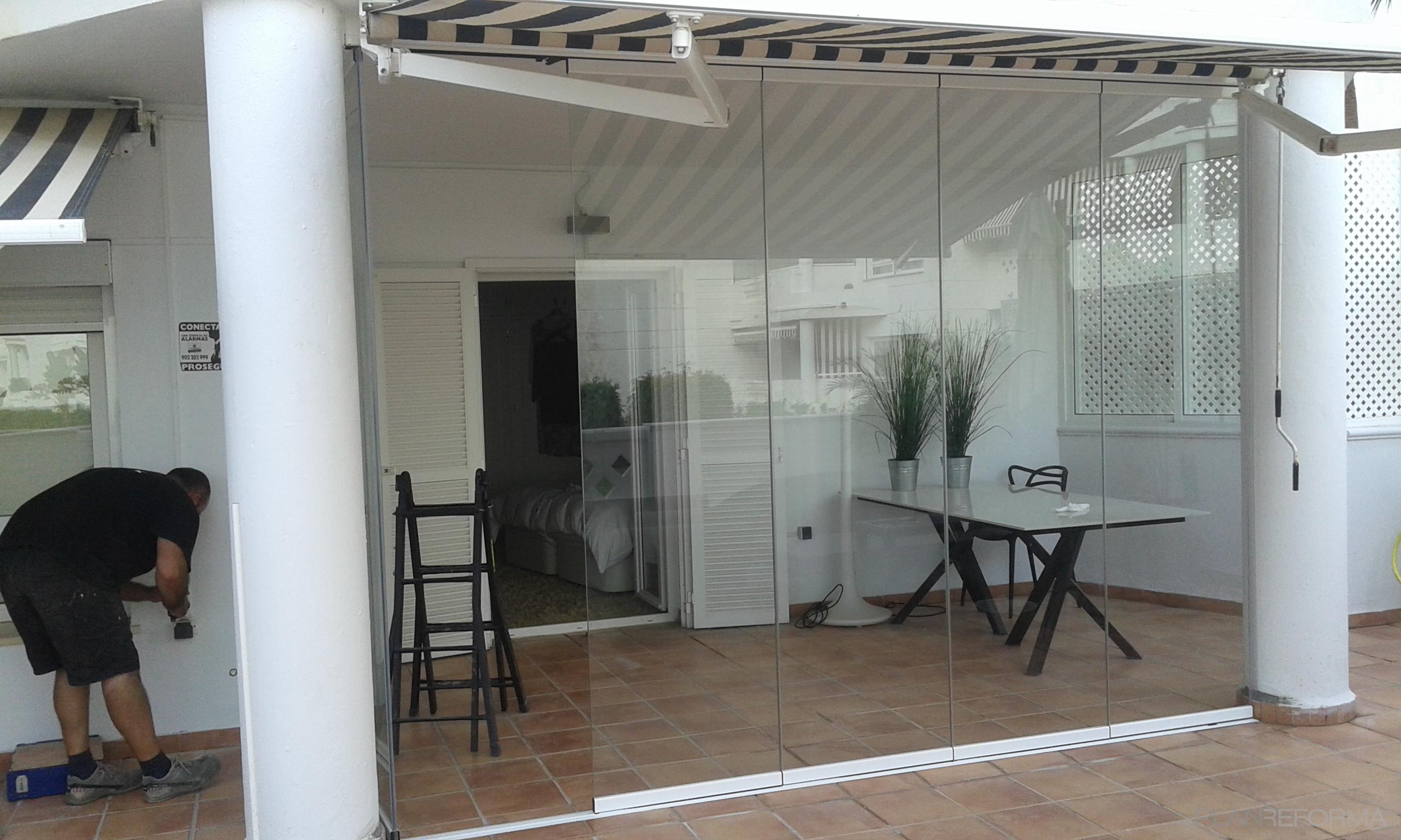 Terraza, Exterior Estilo clasico Color marron, blanco, negro  diseñado por CREACIONES ANDALUCIA SIGLO XXI, S.L.U | Gremio 