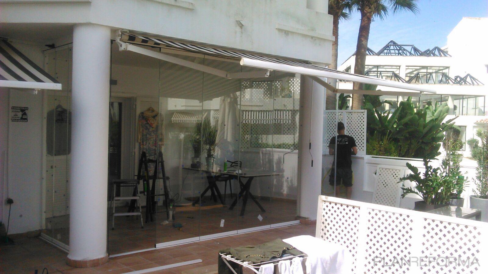 Terraza, Exterior Estilo clasico Color verde, marron, blanco  diseñado por CREACIONES ANDALUCIA SIGLO XXI, S.L.U | Gremio 