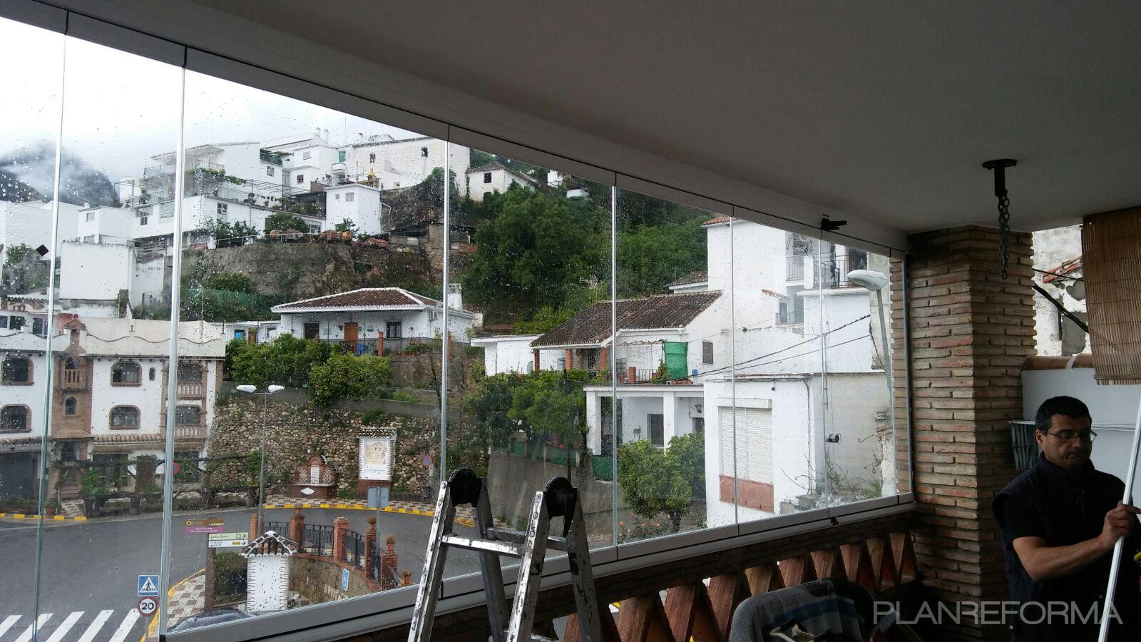 Terraza, Exterior Estilo clasico Color verde, marron, blanco  diseñado por CREACIONES ANDALUCIA SIGLO XXI, S.L.U | Gremio 