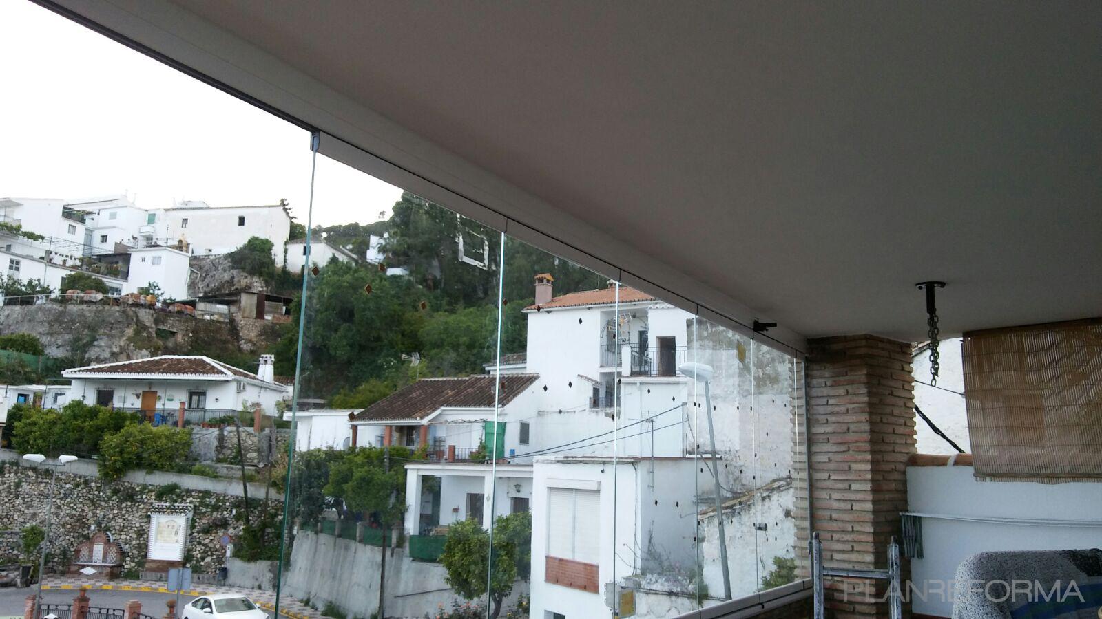 Terraza, Exterior Estilo clasico Color verde, marron, blanco  diseñado por CREACIONES ANDALUCIA SIGLO XXI, S.L.U | Gremio 