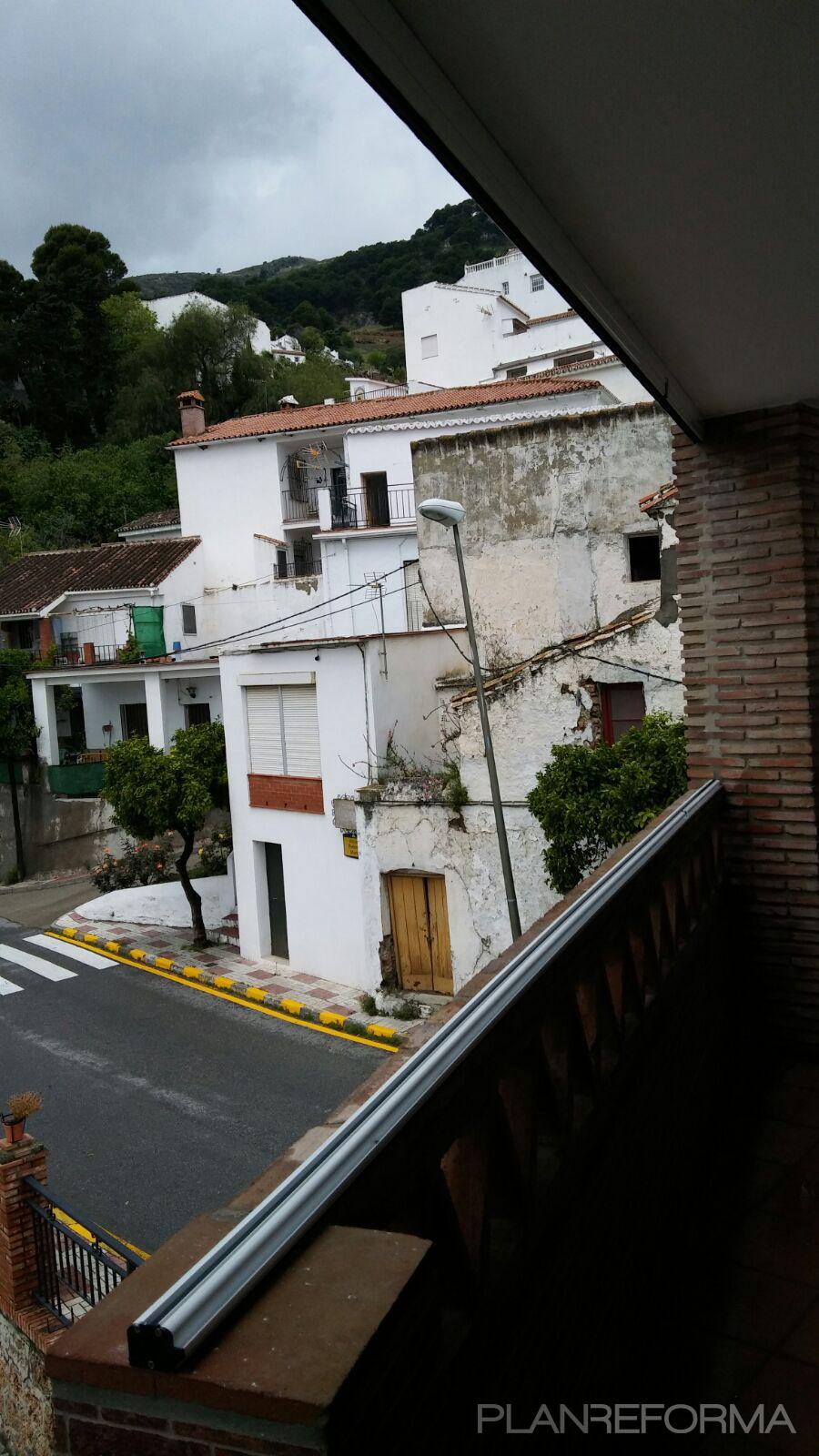 Terraza, Exterior Estilo clasico Color marron, blanco, negro  diseñado por CREACIONES ANDALUCIA SIGLO XXI, S.L.U | Gremio 