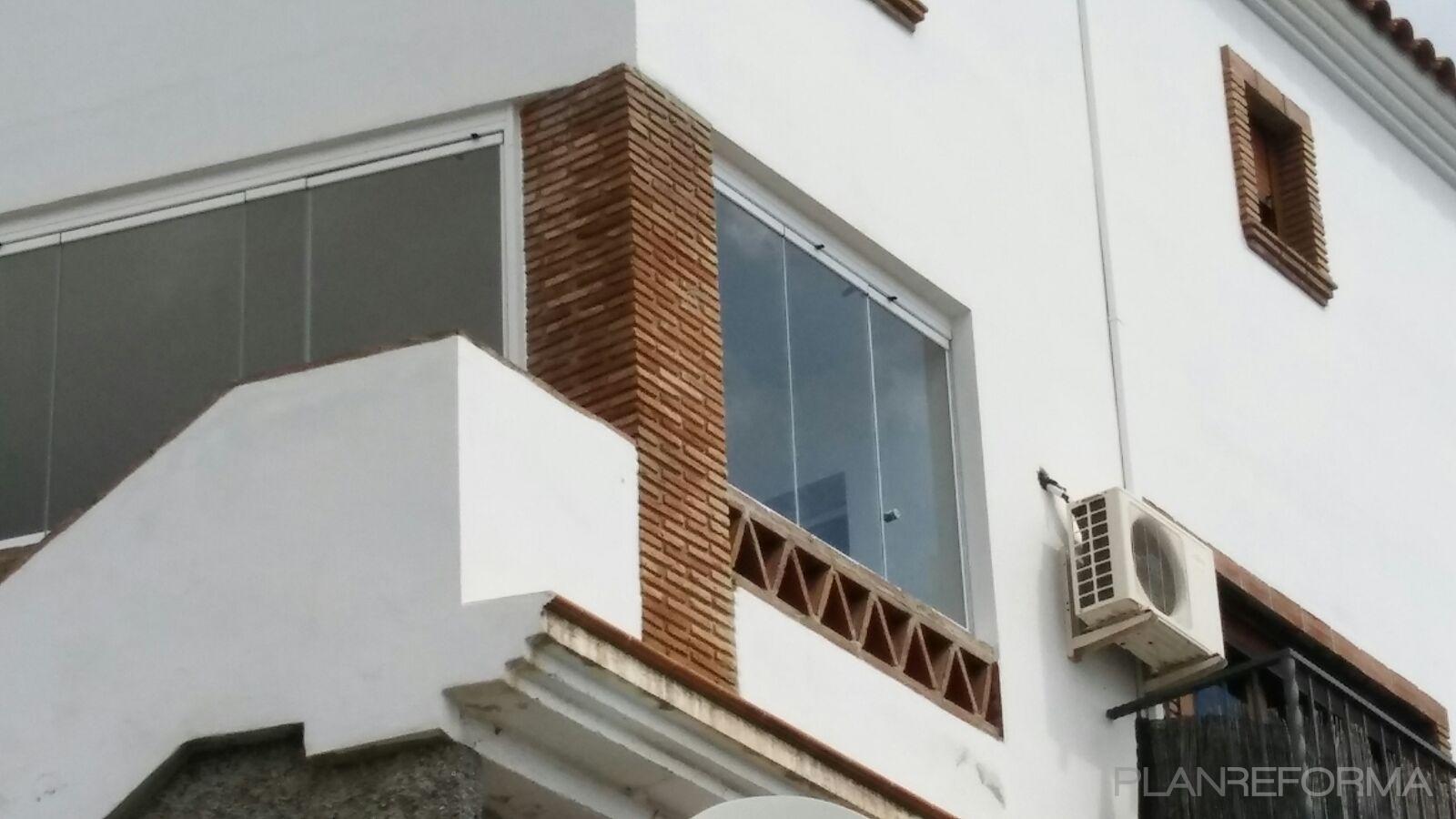 Terraza, Exterior Estilo clasico Color marron, blanco, gris  diseñado por CREACIONES ANDALUCIA SIGLO XXI, S.L.U | Gremio 