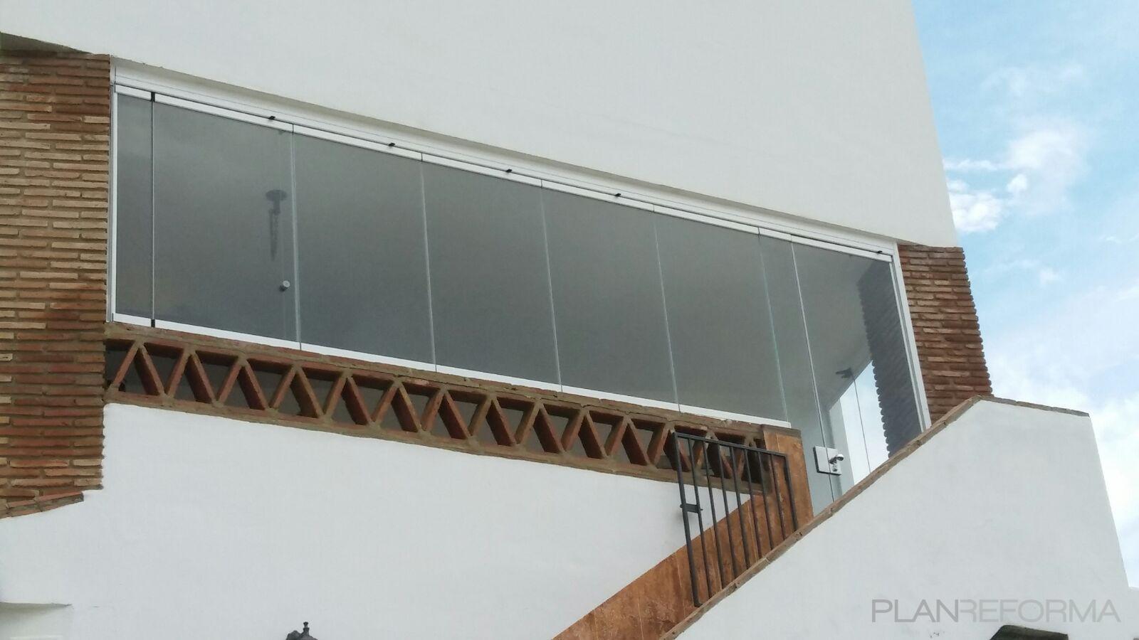 Terraza, Exterior Estilo clasico Color marron, blanco, negro  diseñado por CREACIONES ANDALUCIA SIGLO XXI, S.L.U | Gremio 