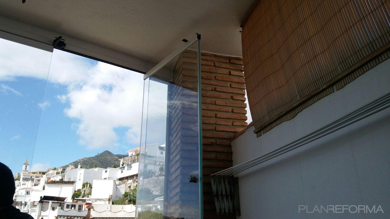 Terraza, Exterior Estilo clasico Color azul cielo, marron, blanco  diseñado por CREACIONES ANDALUCIA SIGLO XXI, S.L.U | Gremio 