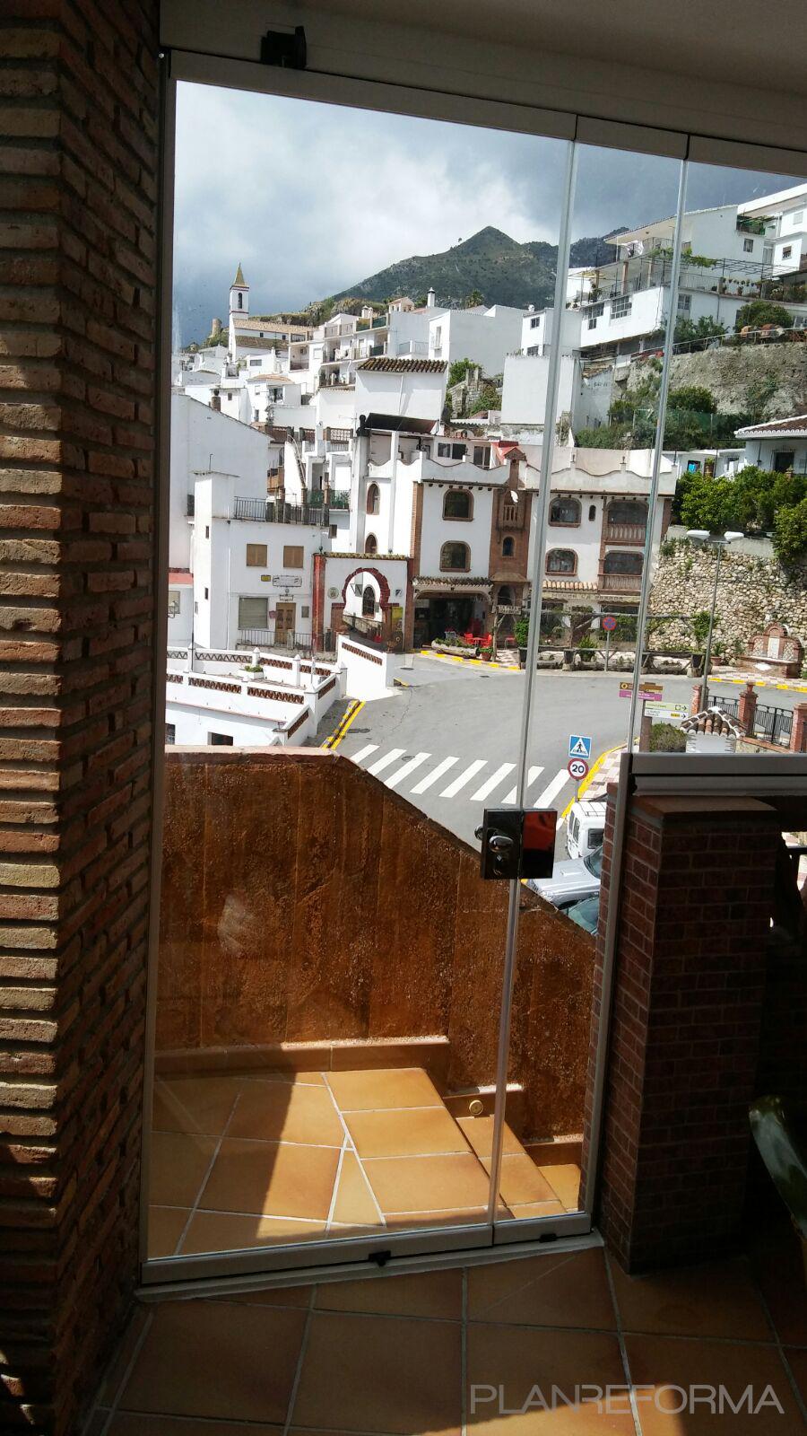 Terraza, Exterior Estilo clasico Color turquesa, marron, blanco  diseñado por CREACIONES ANDALUCIA SIGLO XXI, S.L.U | Gremio 