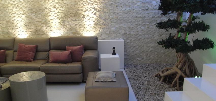 Salon style tropical color beige, blanco  diseñado por Manuel Moreno Mustieles   ESTUDIO DE ARQUITECTURA | Arquitecto 