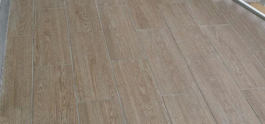 Balcon Estilo moderno Color marron  diseñado por Leopoldo Isidoro Lopez | Gremio | Copyright La imagen es de mi propiedad,y todos los derechos de publicar esta imagen pertenecen a L.J. Reformas & Servicios.