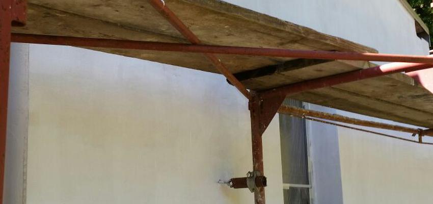 Exterior Estilo rustico Color blanco, plateado  diseñado por Leopoldo Isidoro Lopez | Gremio | Copyright La imagen es de mi propiedad,y todos los derechos de publicar esta imagen pertenecen a L.J. Reformas & Servicios.