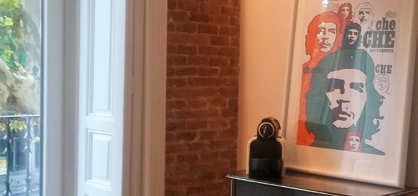 Comedor Estilo moderno Color marron, marron, blanco  diseñado por Saint Provence | Gremio | Copyright saintprovence