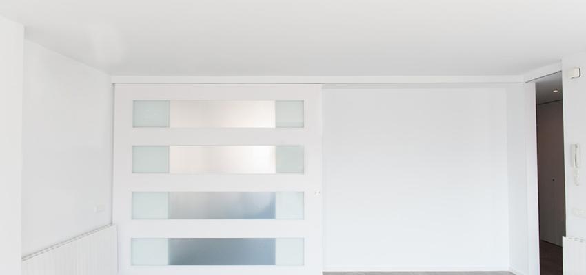 Loft style moderno color marron, blanco  diseñado por Studio 28.3 Projects | Arquitecto Técnico 