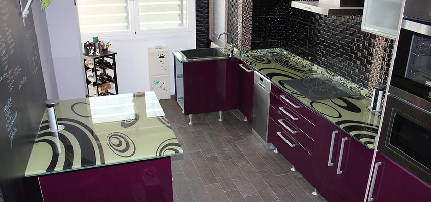 Cocina style contemporaneo color verde, rosa, marron, blanco, gris  diseñado por Glastone Marble, S.L.U. | Marca colaboradora 