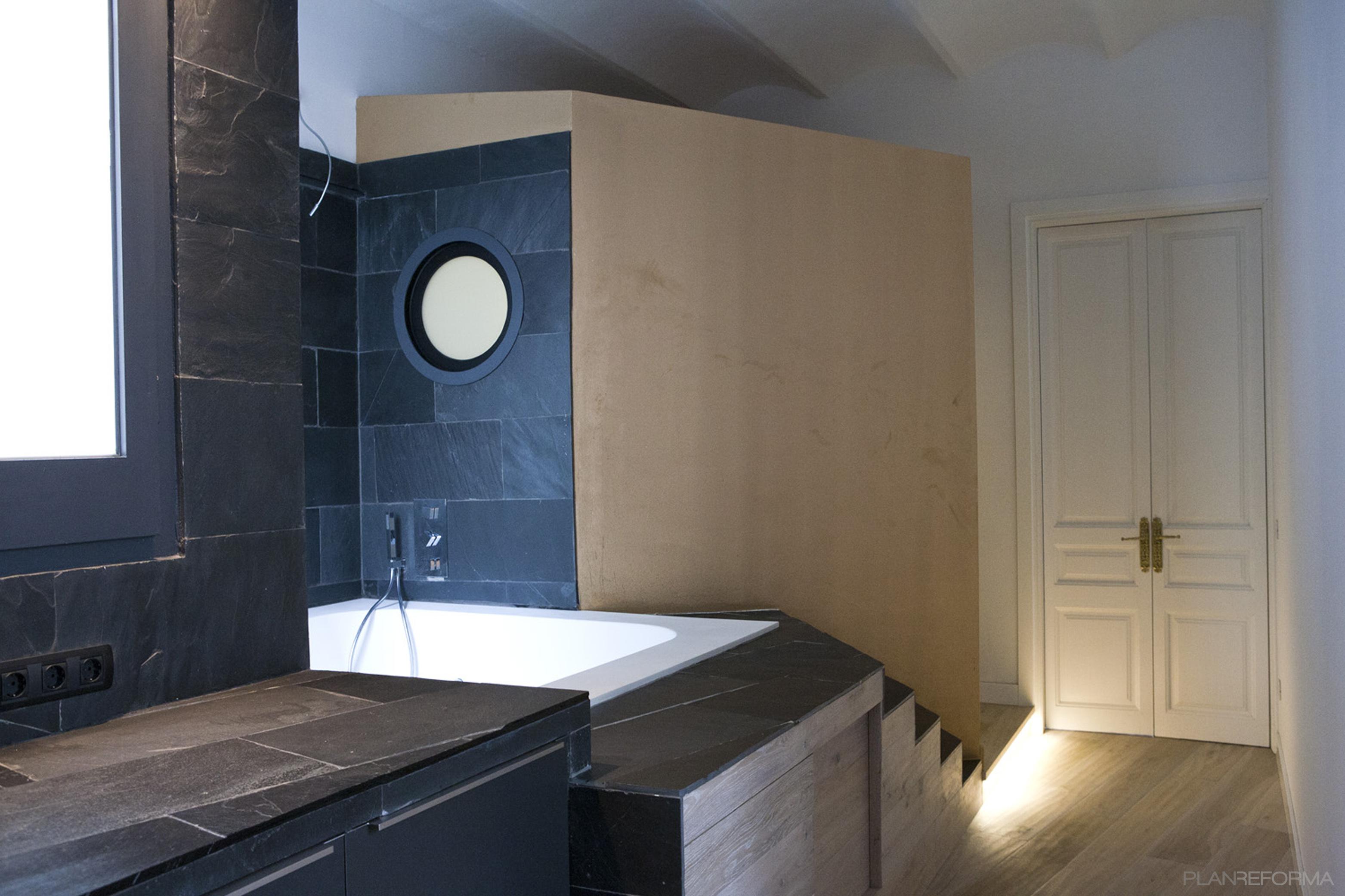 Baño, Pasillo, SPA style moderno color blanco, gris, negro  diseñado por jorge rangel | Arquitecto | Copyright stephan Zahring