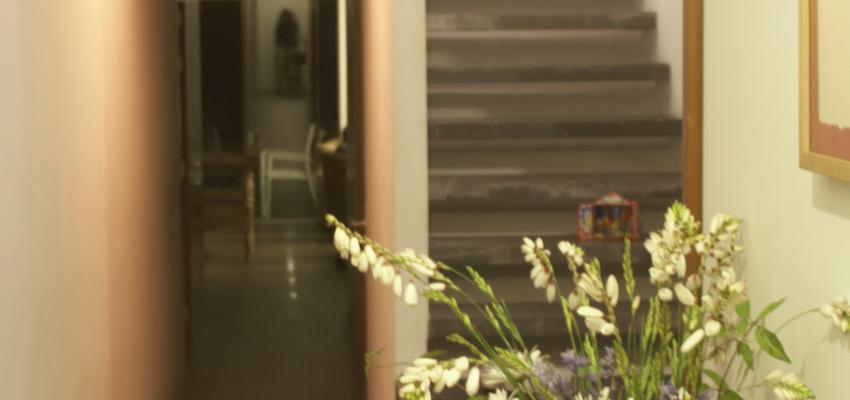 Recibidor, Pasillo style contemporaneo color beige, marron  diseñado por CORDERO INFANZON | Arquitecto 