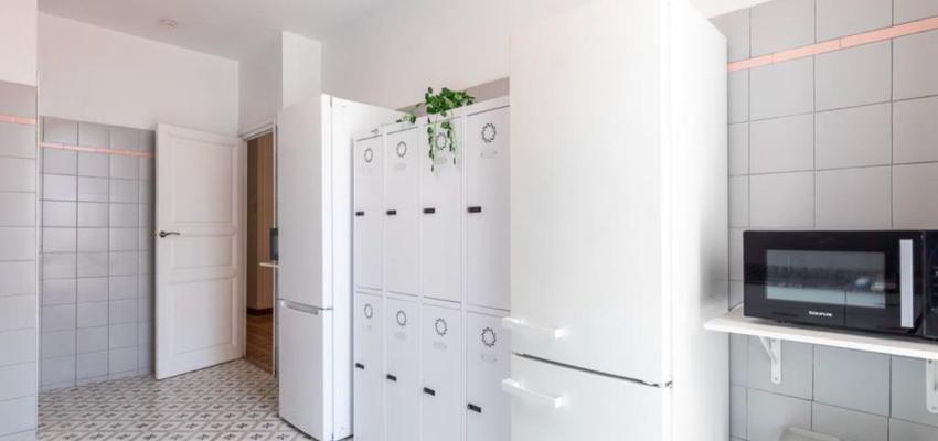 Cocina Estilo moderno Color gris, negro, plateado  diseñado por REFORMAS CREAHOGAR | Reformista, constructor | Copyright Antonio Asensi Ruiz