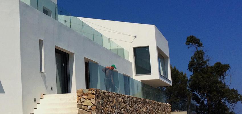 Exterior Estilo contemporaneo Color azul cielo, blanco, bronce  diseñado por Joan Sosa | Arquitecto Técnico | Copyright PROPIETARI