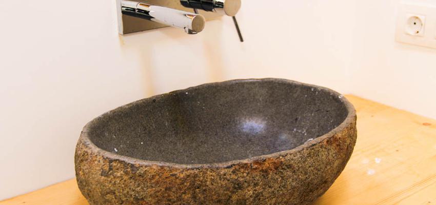 Baño Estilo mediterraneo Color amarillo, marron, bronce  diseñado por Joan Sosa | Arquitecto Técnico | Copyright PROPIETARI