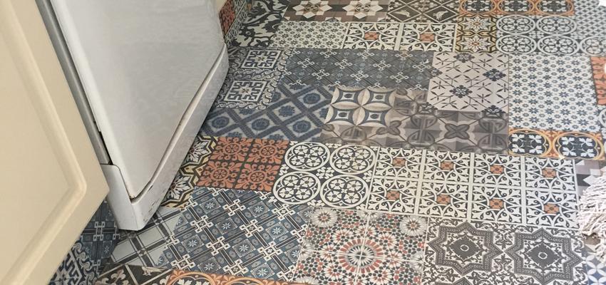 Cocina Estilo eclectico Color rojo  diseñado por Parquets y Reformas STIL DICAXI | Gremio | Copyright STIL DICAXI