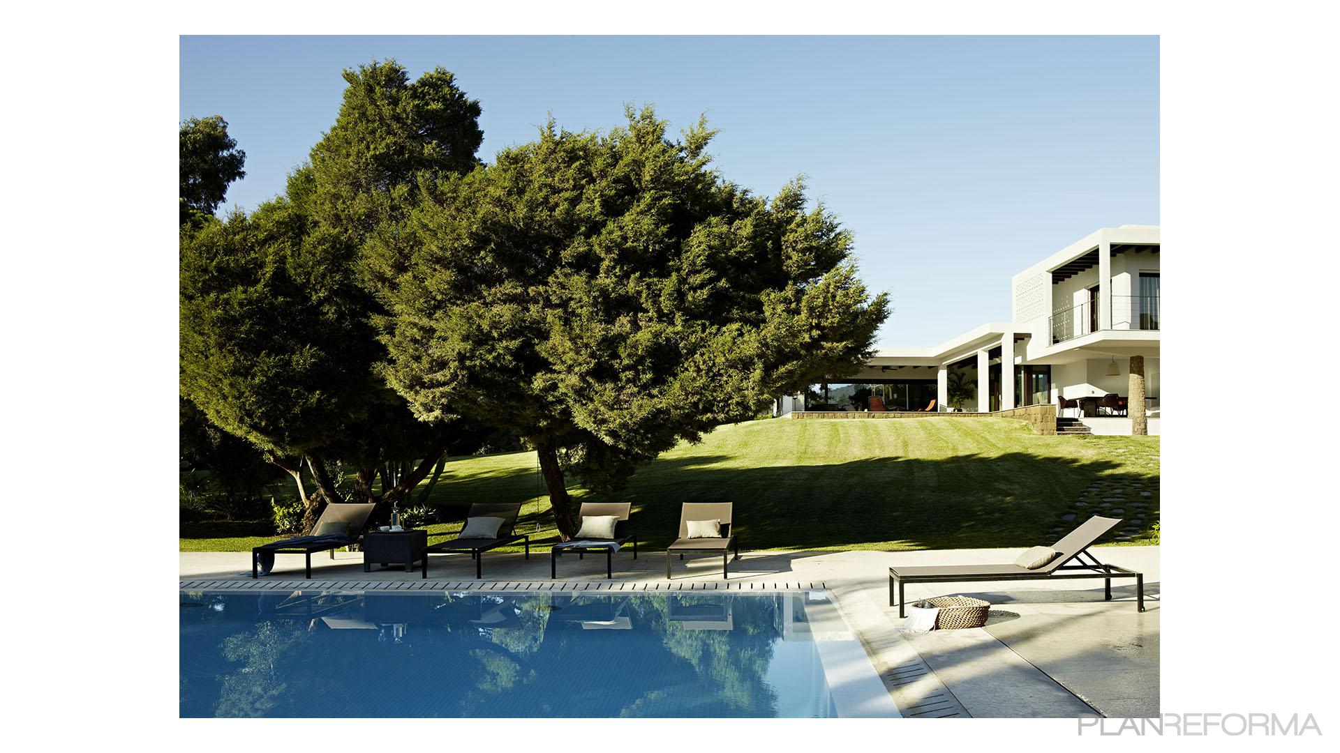 Piscina, Exterior, Jardin Estilo mediterraneo Color verde  diseñado por alejandrogimenez | Arquitecto 