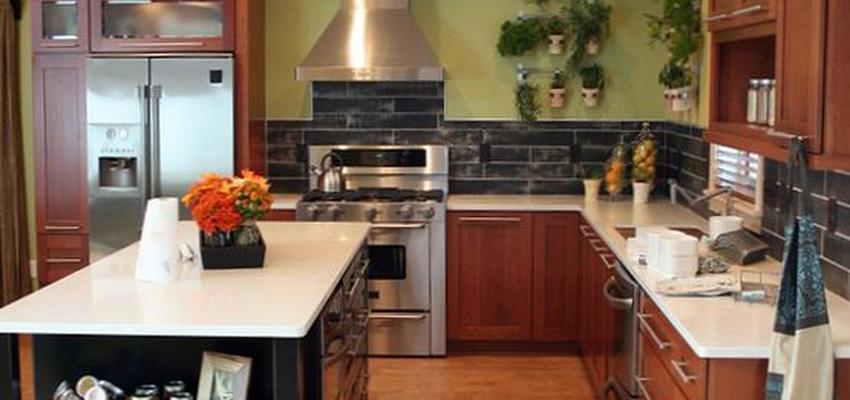 Cocina style tradicional color verde, marron, marron, blanco, plateado  diseñado por Alfredo Melo Ayala | Arquitecto 