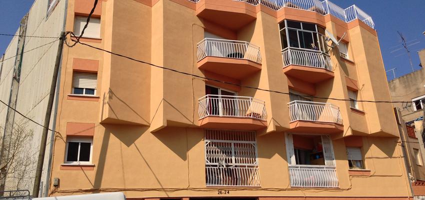 Exterior style tradicional color ocre, blanco  diseñado por COVIPAR | Arquitecto Técnico | Copyright coordinació i viabilitat