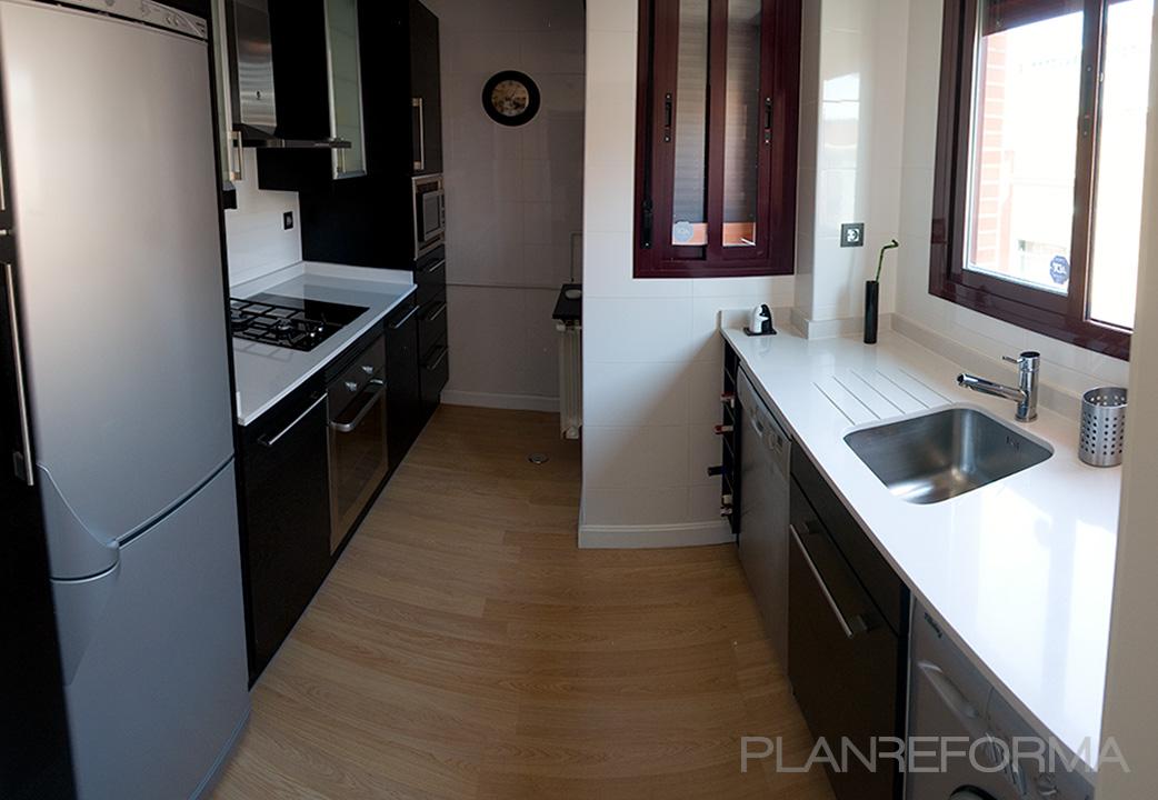 Cocina style tradicional color marron, beige, blanco, gris, negro  diseñado por Irene Corralo | Decorador 