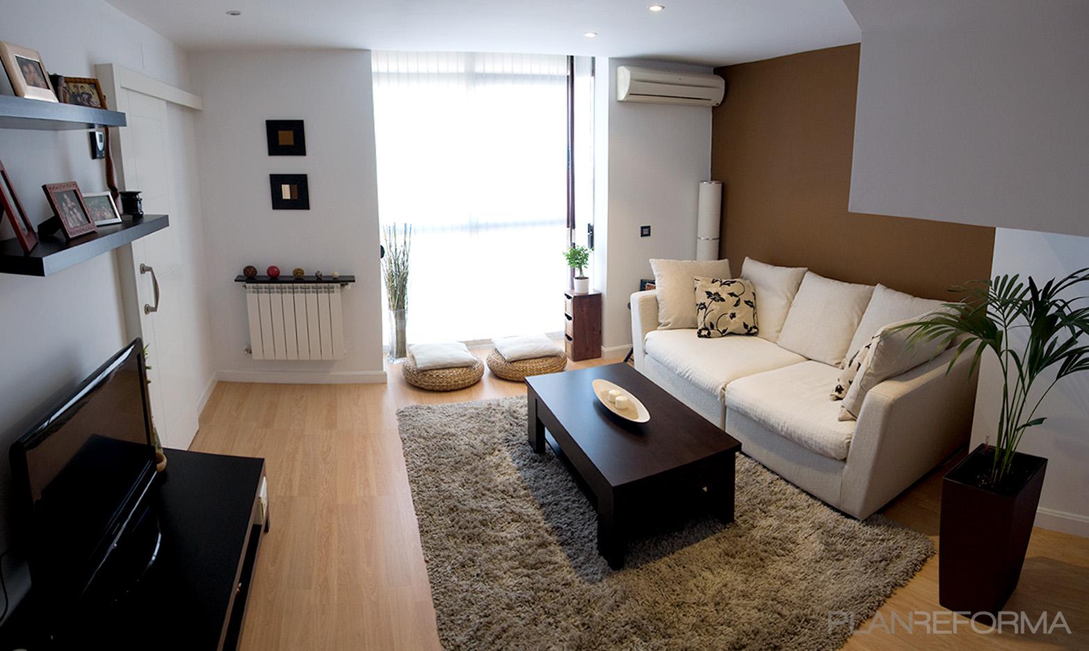 Sala de la TV, Salon style contemporaneo color marron, marron, blanco, negro  diseñado por Irene Corralo | Decorador 